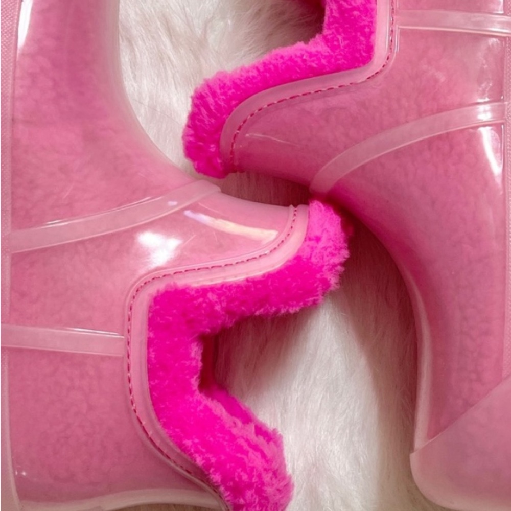 UGG Raincloud Boots in Taffy Pink